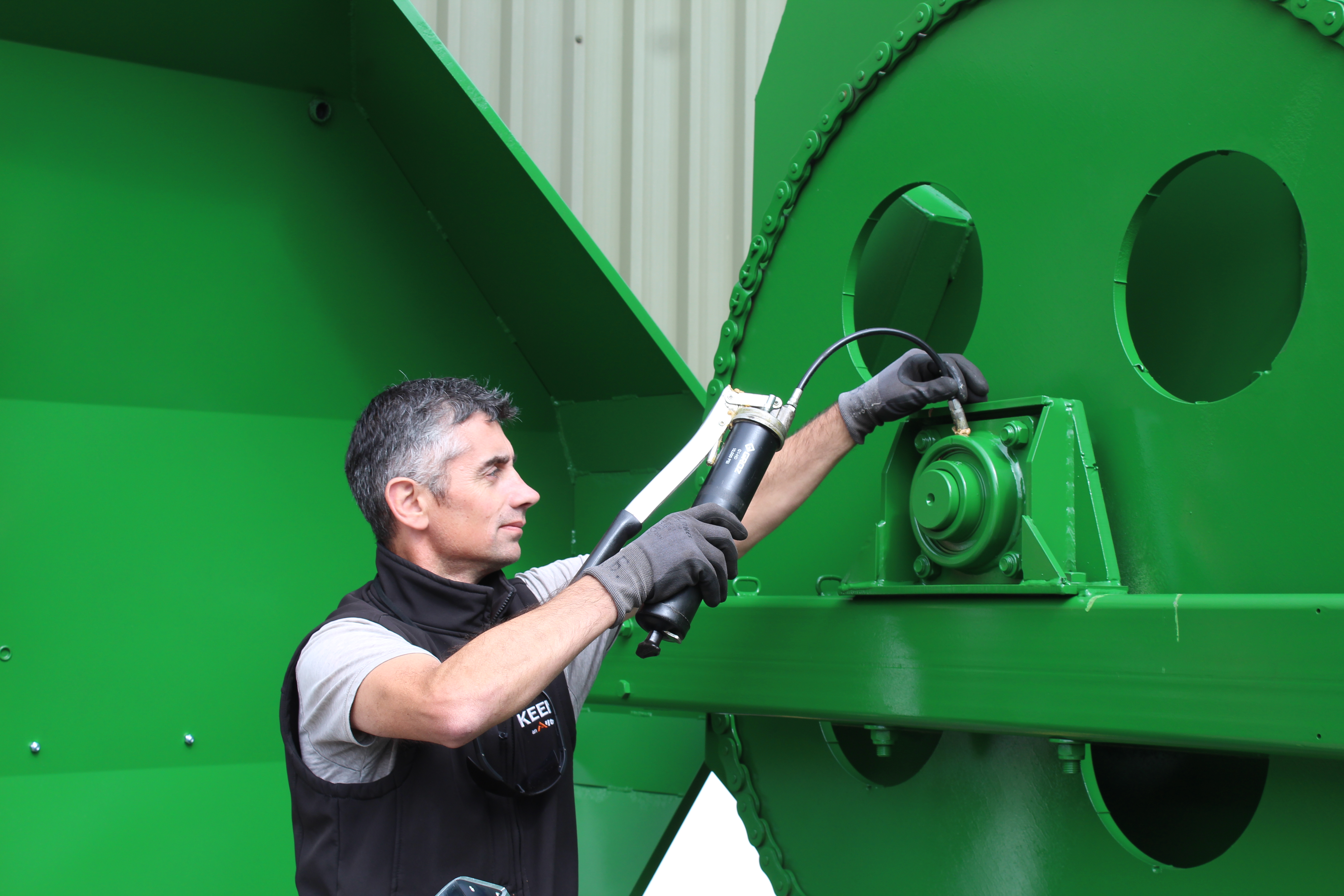 By getting your machine checked and serviced before the winter, you can ensure reliability and avoid any technical issues. A correctly serviced machine will have a better chopping and mixing performance. 