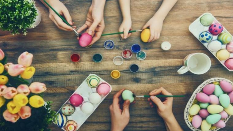 Family painting eggs. 